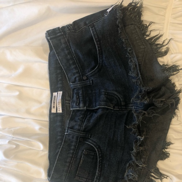 Black one teasooon shorts - Picture 2 of 2